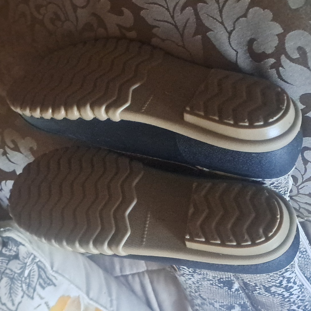 Women's Faux Snakeskin Waterproof Boots - Picture 4 of 7
